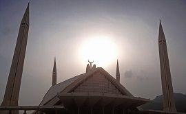 Sun behind Faisal Mosque